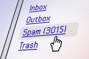 Lo spam sono mail non richiesta che reclamizza un prodotto, e rappresenta la versione elettronica dei volantini pubblicitari. Gli spammer attaccano generalmente via mail, ma lo spam oggi è presente ovunque sul web. Si può evitare utilizzando piccoli accorgimenti ed istallando un ottimo antispam e/o antivirus.